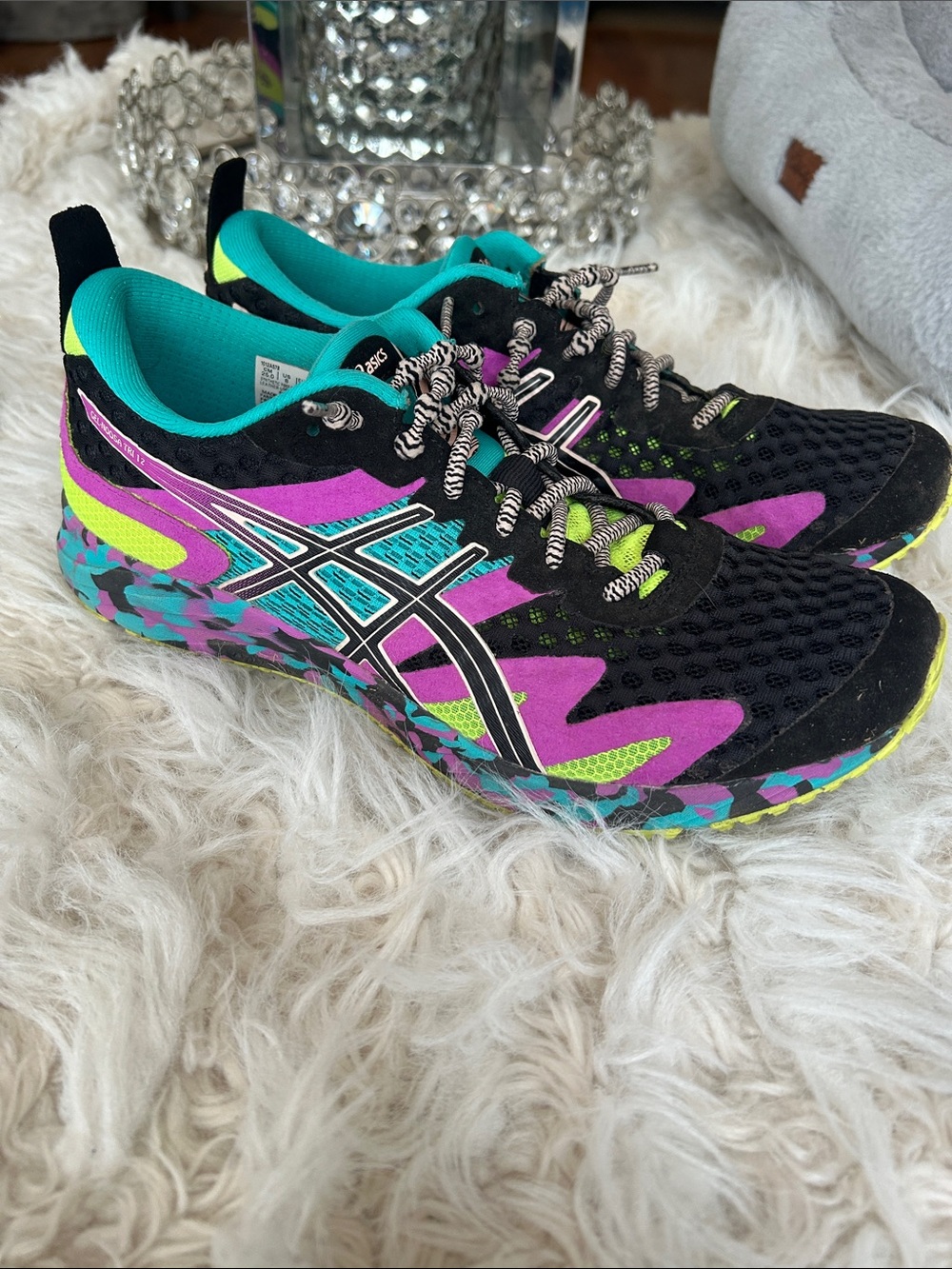 Women’s size 8 ASICS Noosa